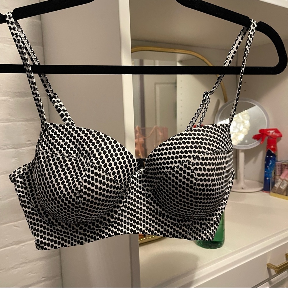 Old Navy black & white dots bikini top. Size L.